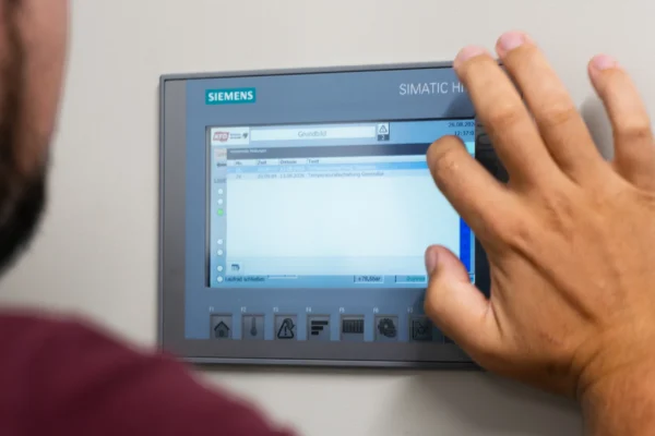 Bedienpanel Siemens SIMATIC der Anlagensteuerung im Kraftwerk Kaschütz