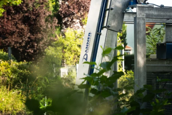 Rechenreinigung der Anlage Lindner am Wiener Neustädter Kanal