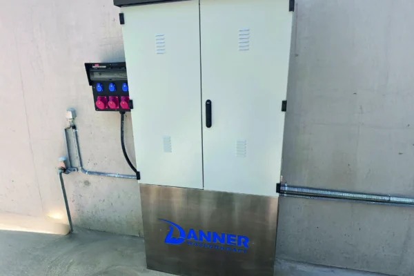 Schaltschrank von Danner Wasserkraft im Kraftwerk Merkenstetten