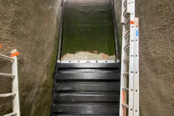 Stahlwasserbau im Kanal des Kraftwerks Stegenwald