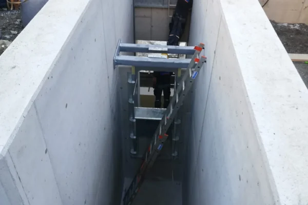 Montage im Schacht des Kraftwerks Stegenwald