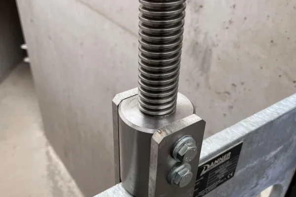 Spindel am Schützantrieb, Kraftwerk Stegenwald